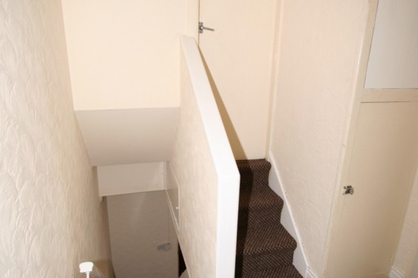 ***beautifully Presented 2 Bed Mid..
