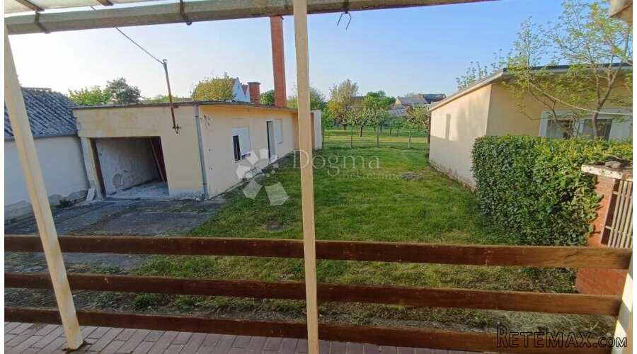 Kuća u srcu Đakova s terasom i okućnicom! - 2