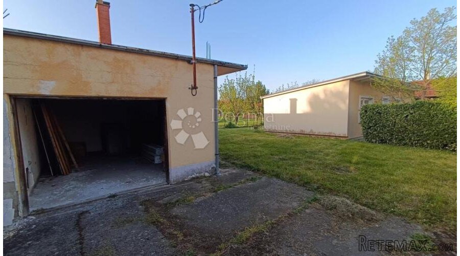 Kuća u srcu Đakova s terasom i okućnicom! - 3