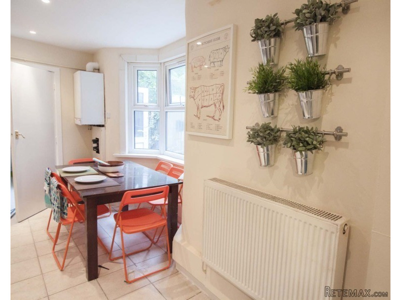 Single with double bed near East Ham.. - 2
