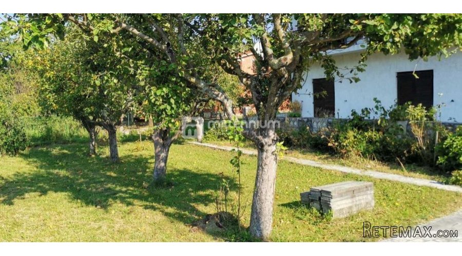 Podhum, kuća od 200m2 s 2 garaže i velikom okućnicom - 2