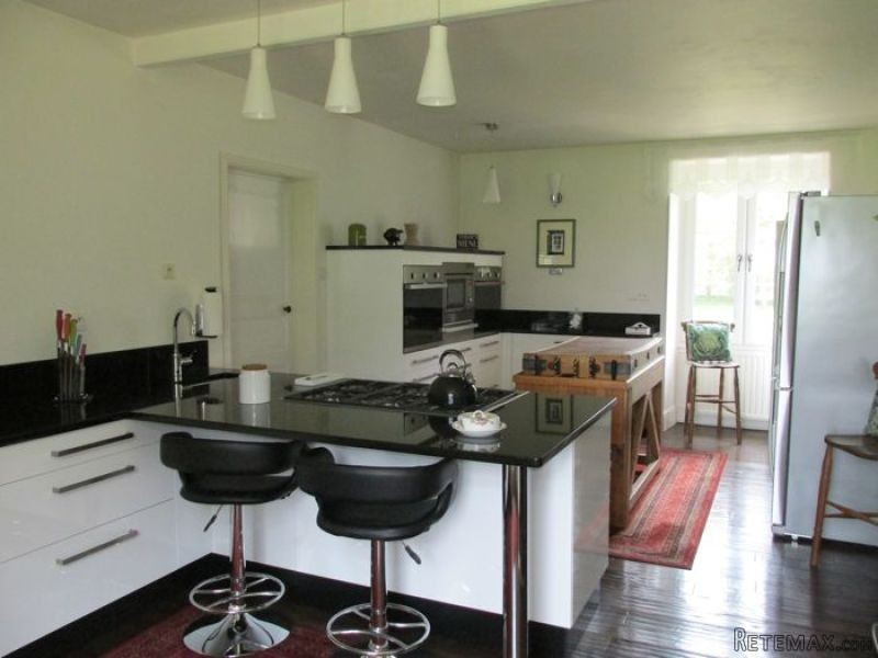 Beautifully Presented 6 Bed Charentaise.. - 2