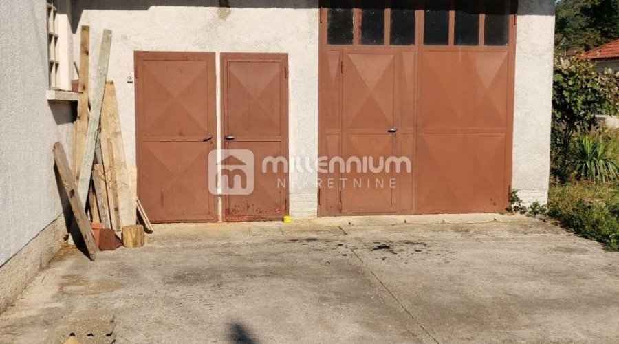 Podhum, kuća od 200m2 s 2 garaže i velikom okućnicom - 10