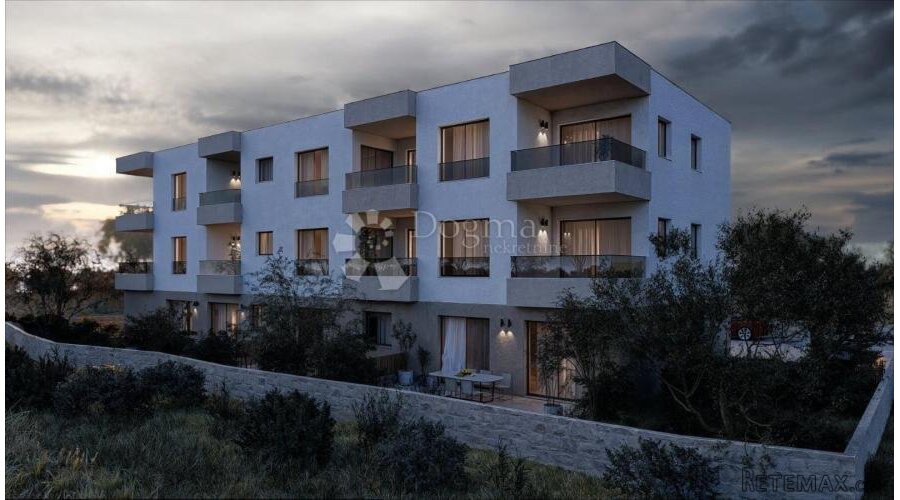 ATRAKTIVAN STAN S POGLEDOM NA MORE – VODICE