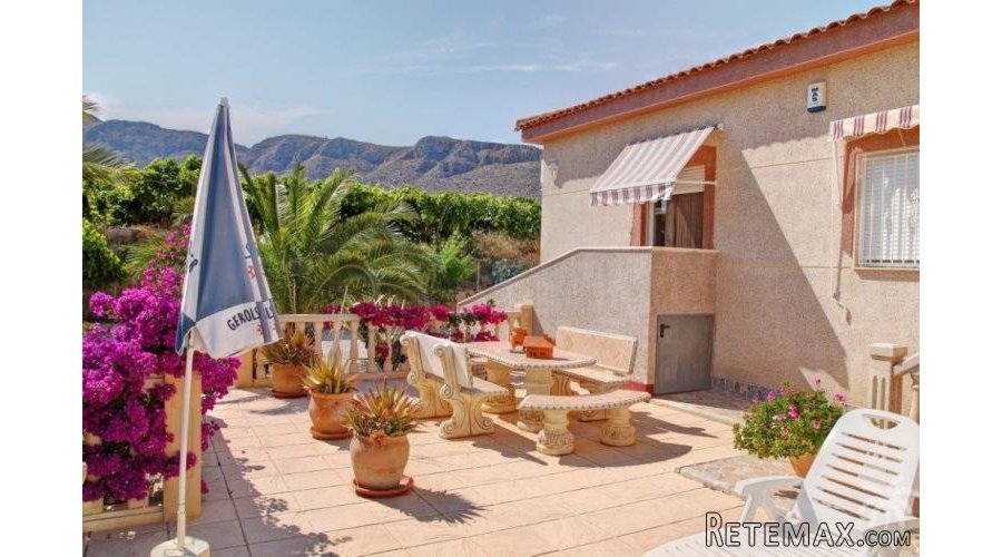 This beautifully situated finca with a separate guesthouse.. - 3