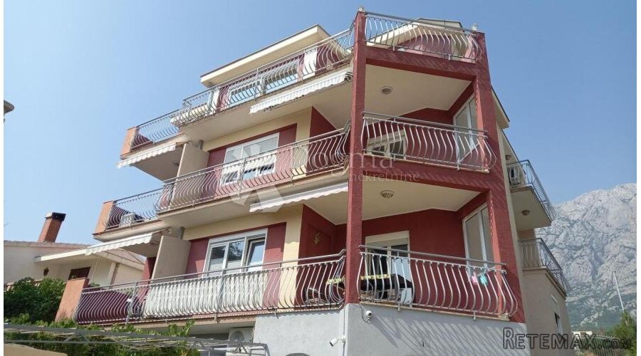 Apartmanska kuća sa velikom okućnicom