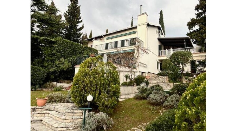 Atraktivna mediteranska kuća s bazenom, blizu plaže