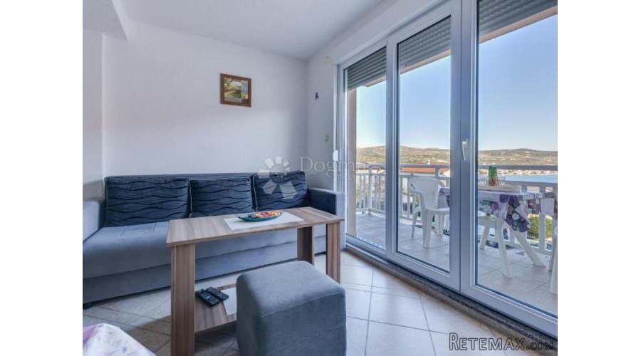 Rogoznica – Apartmanska kuća s 7 jedinica i velikim investic