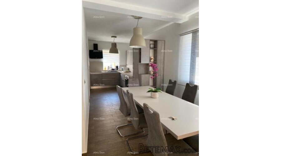 Prodaje se kuća, 200 m2, s bazenom, Raša - 2