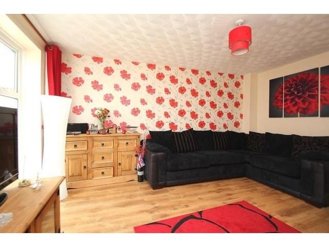 2 bedroom Terraced House For Sale:.. - 2