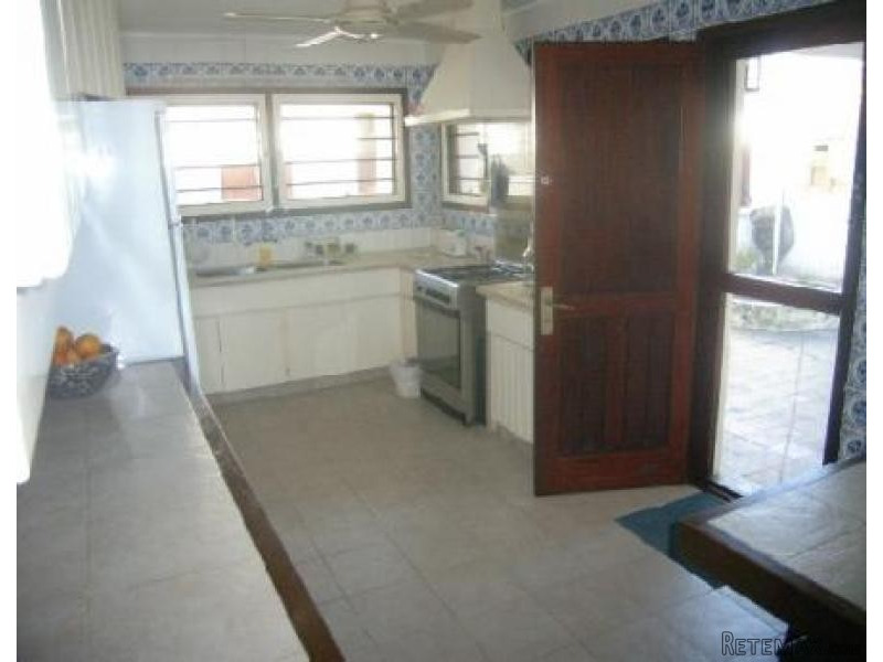 5 Bedroom House - For Rent - Golf - 2