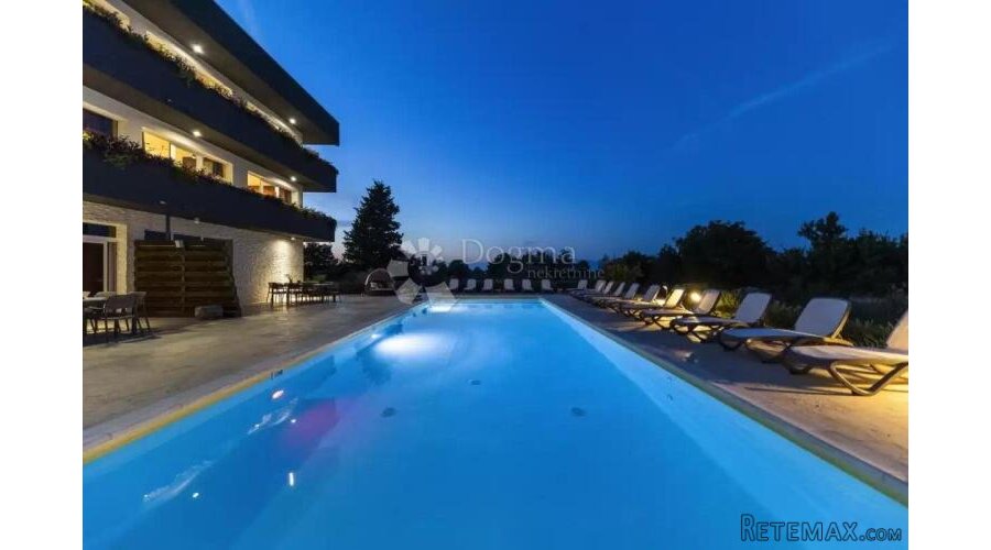 Moderna villa sa bazenom- Žerava