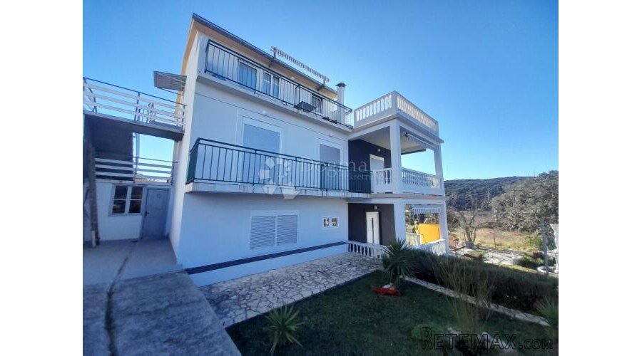 Lijepa kuća sa apartmanima u Kamporu 150m od mora