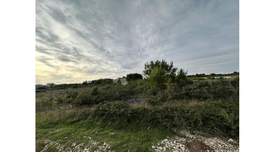 VRSI ,GRAĐEVINSKO ZEMLJIŠTE 2915m2