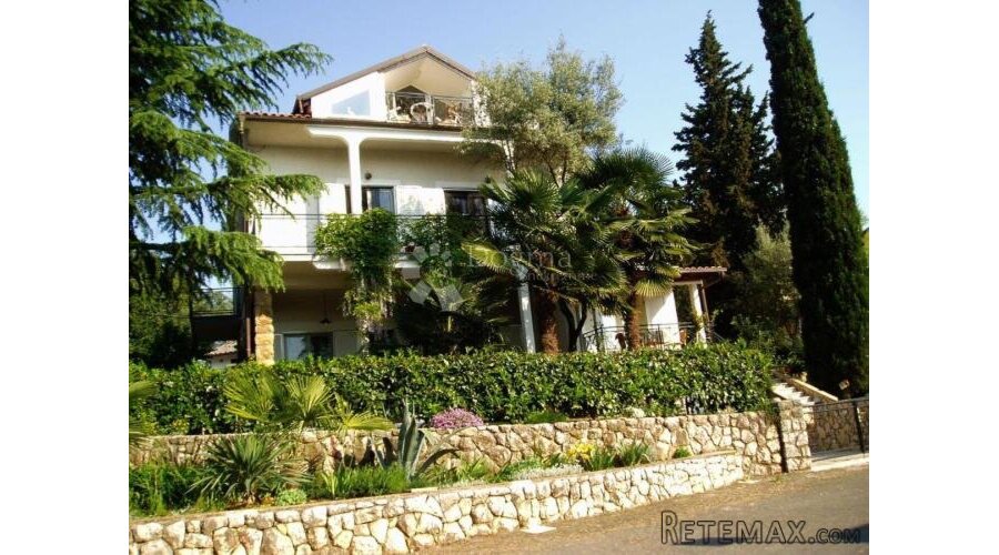 MALINSKA - APARTMANSKA KUĆA 100 m OD MORA