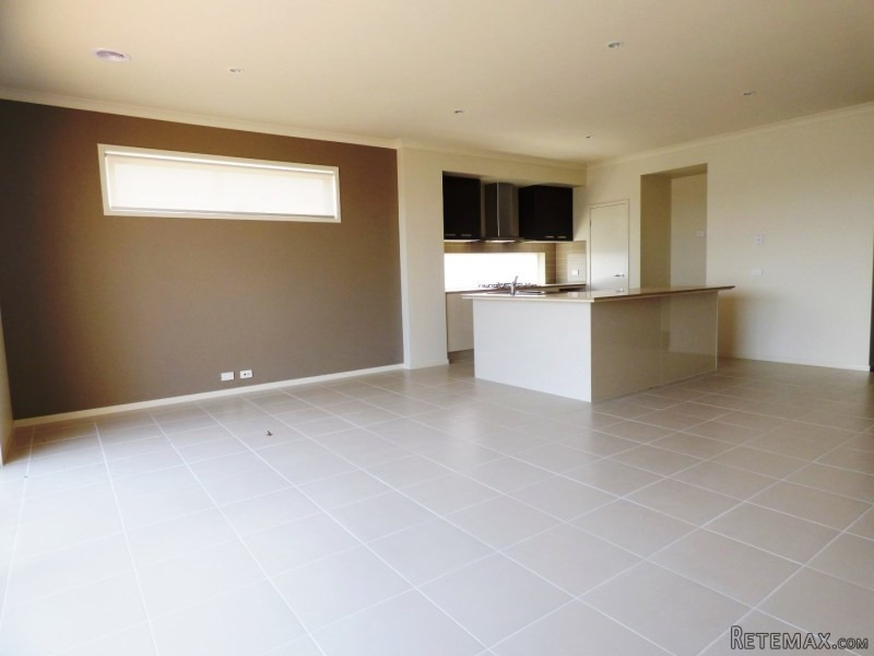Charming 4 Bedroom Home Overlooking the.. - 2