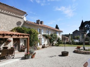 Beautiful Charente Property On 2.741m2 - 2