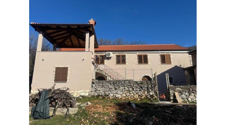 SAMOSTOJEĆA PRIMORSKA KUĆA