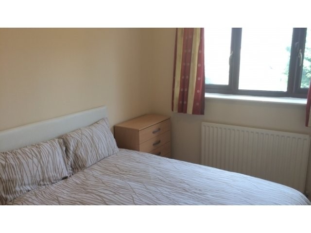 ROOM TO LET IN RANDLAY - ALL BILLS..