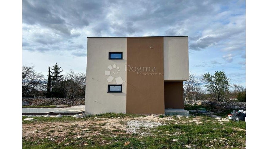 KANFANAR – funkcionalna kuća na prostranoj okućnici s bazeno - 2