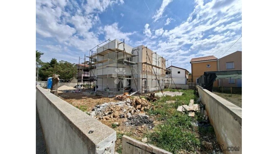 Dvoetažni apartman sa bazenom - 3