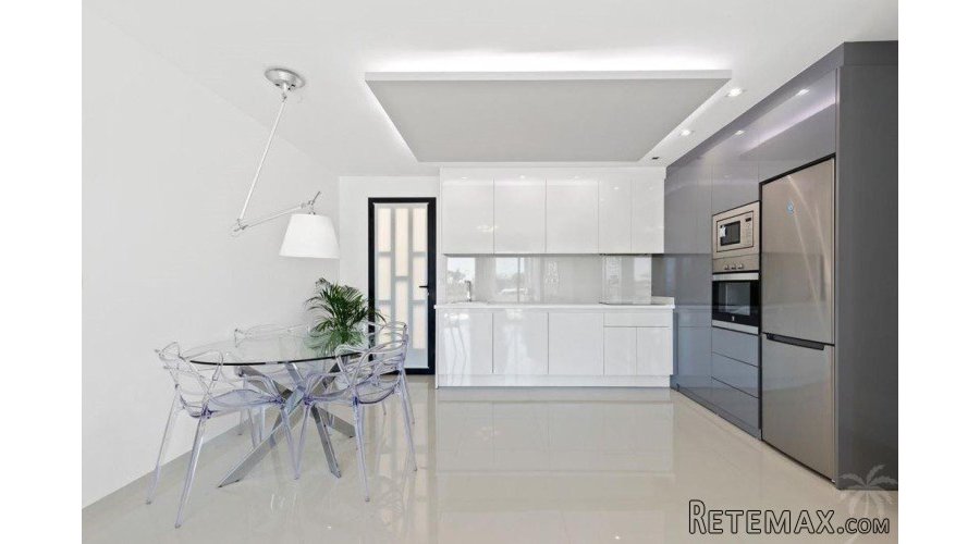 Beautiful new complex with 2 and 3 bedroom apartments. The.. - 4