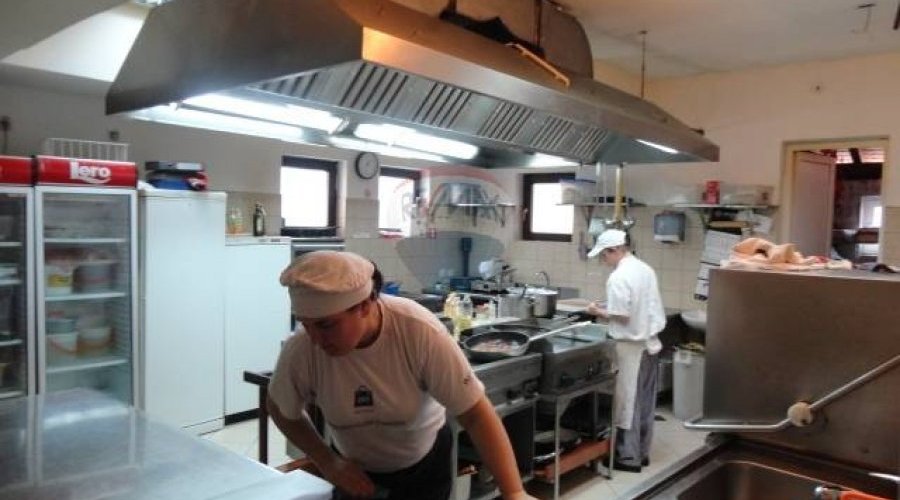 NAJAM VELIKOG RESTORANA U BLIZINI PASJAKA - 5