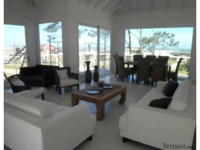 6 Bedroom House - For Rent -..