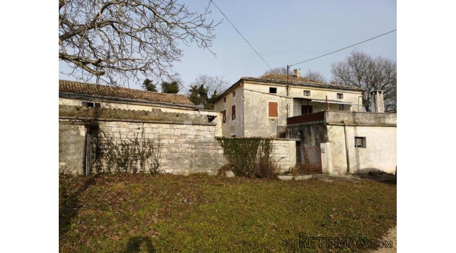 Kuća s imanjem u Lindaru