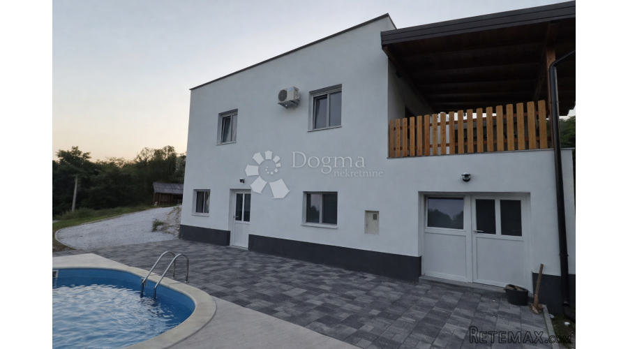 Moderna kuća s bazenom i panoramskim pogledom