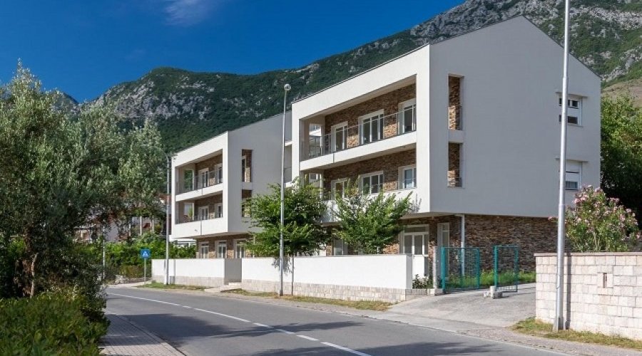 Apart hotel na prvom redu do mora u Risnu
