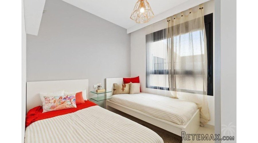 Beautiful new complex with 2 and 3 bedroom apartments. The.. - 6