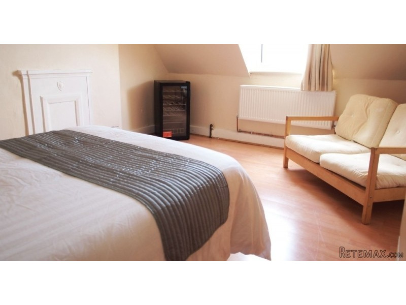 8 - 75a Acton Lane R3 - 2