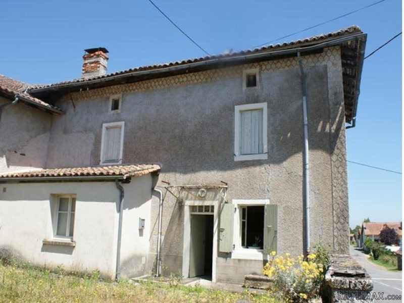 Near Lacs De Charente 3 Bed Village..