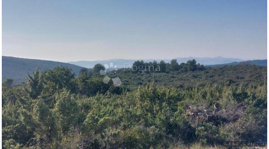 Građevinsko zemljište na mirnoj lokaciji sa pogledom na mor