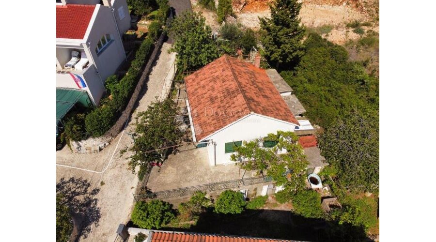 ROGOZNICA - VIKENDICA S PREDIVNIM POGLEDOM 140M OD MORA
