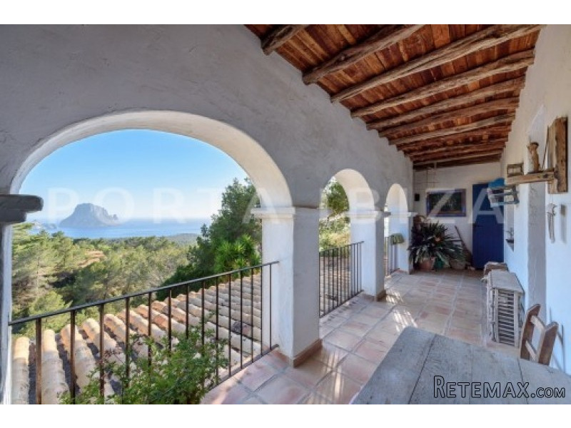 Unique property with fabulous panoramic.. - 2