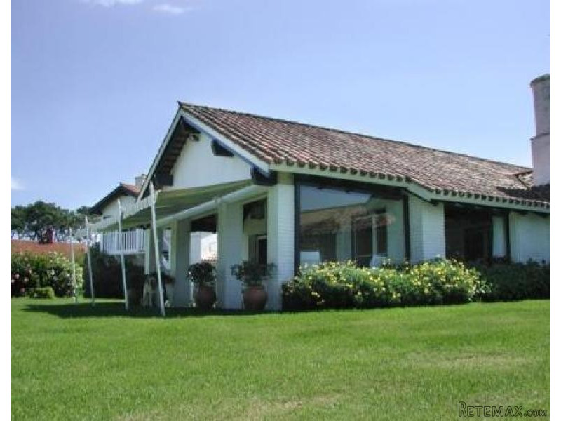 5 Bedroom House - For Rent - Golf - 2