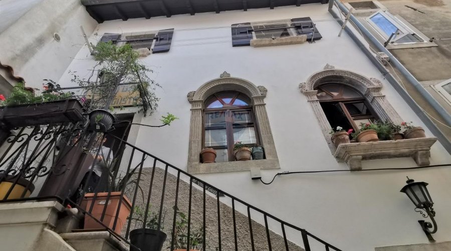 CRES - uhodani ugostiteljski objekt sa stambenim prostorom