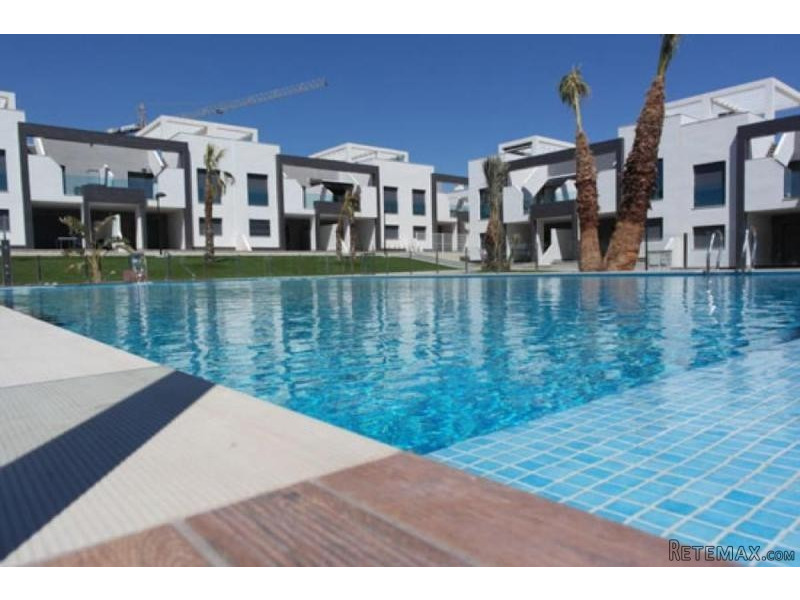 Penthouse with communal Pool and..