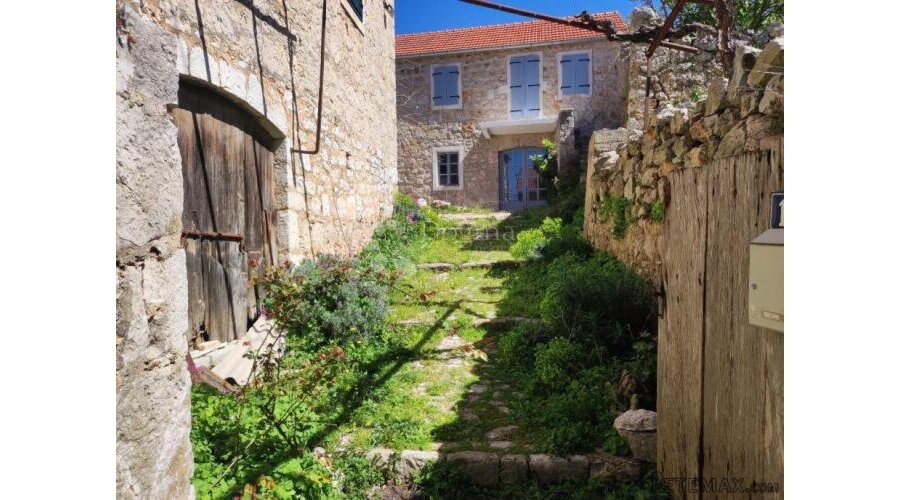 Kuća za adaptaciju - Hvar, Vrisnik