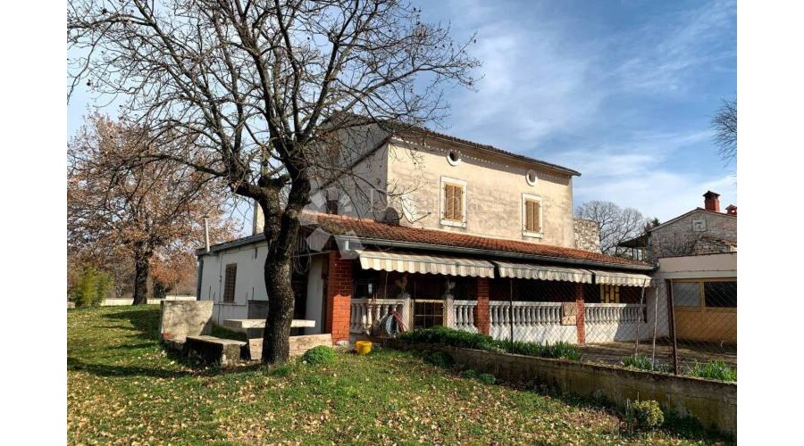 SVETI LOVREČ – atraktivno imanje u lijepom selu s pogledom n