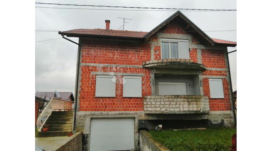 KUTINA, KUĆA S OKUĆNICOM (545 M2)