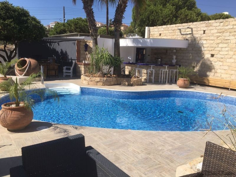 Deluxe Villa in Germasoyia, Green area