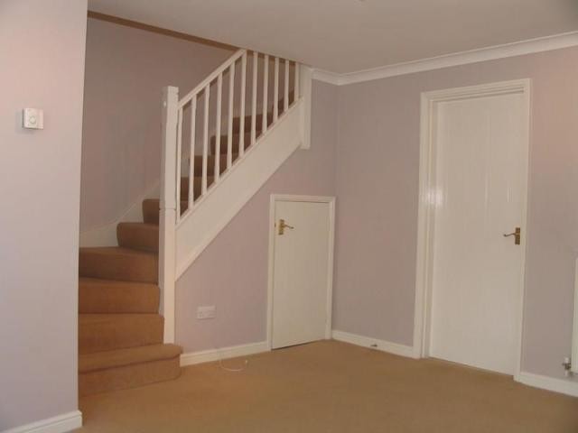 2 bedroom Property For Rent: Bellflower.. - 2