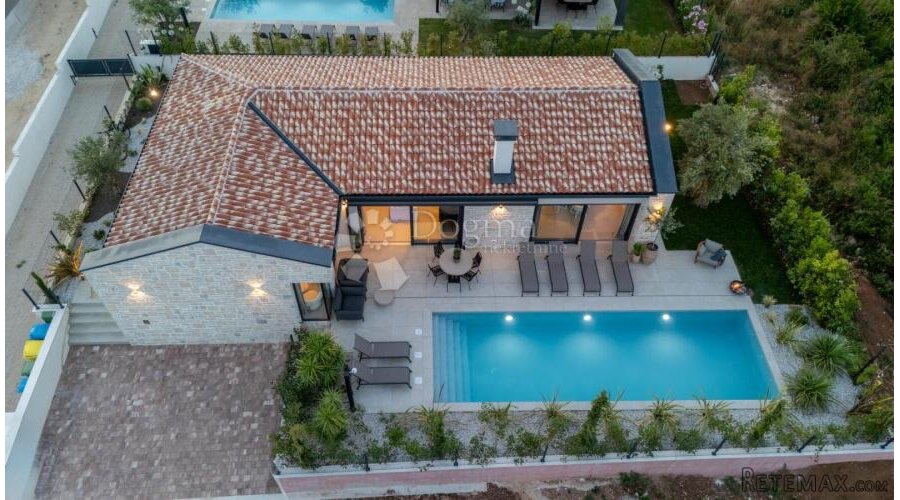 Potpuno opremljena vila s 3 spavaće sobe i bazenom – Poreč,