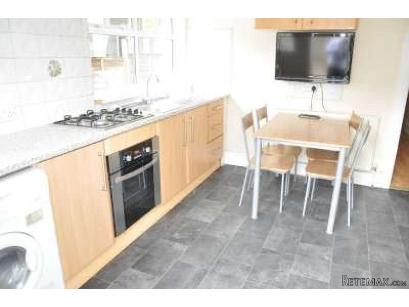 Twin with 2 single bed near Turnpike.. - 2