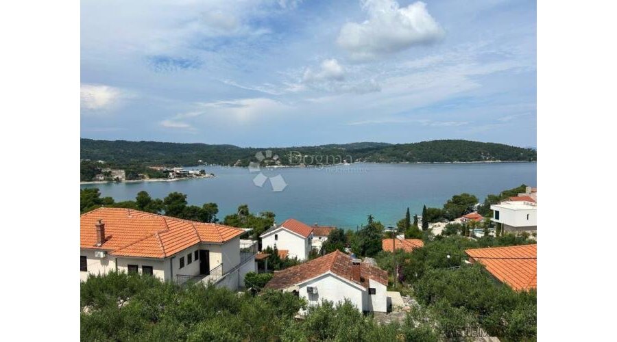 KUĆA NA ŠOLTI 100M OD MORA