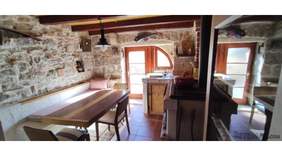 HVAR, GDINJ (Bonkovići) – Kamena idila s pogledom na more