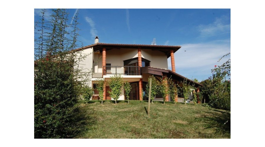 4 Bed Modern Villa With Pretty Garden.. - 2